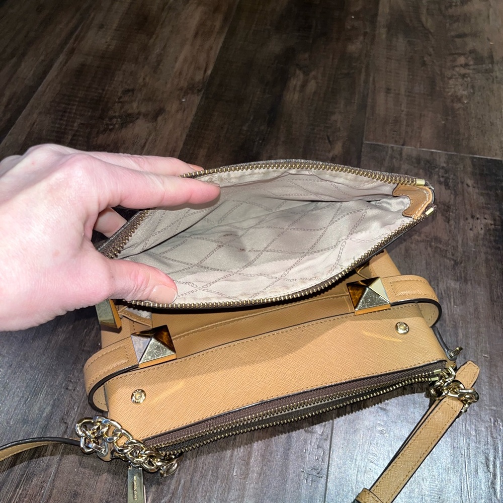 Michael Kors Karla Brown/Acorn/Gold Leather East West Crossbody - Picture 12 of 14